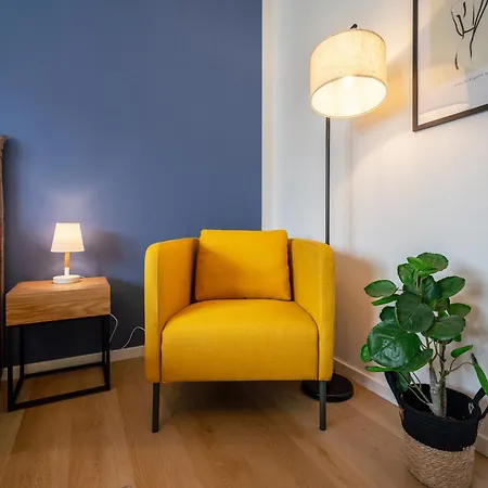 Raw-flat Meier - Modern - Stylisch - Balkon - Netflix *