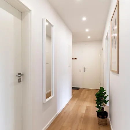 Raw-flat Meier - Modern - Stylisch - Balkon - Netflix 빌레펠트