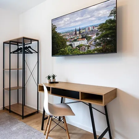 Raw-flat Meier - Modern - Stylisch - Balkon - Netflix