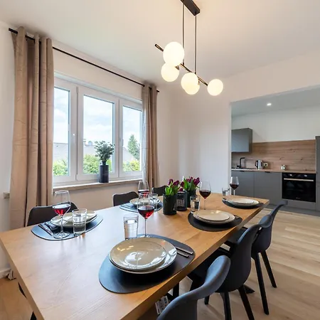 Daire Raw-flat Meier - Modern - Stylisch - Balkon - Netflix