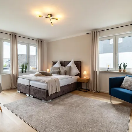 Raw-flat Meier - Modern - Stylisch - Balkon - Netflix