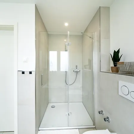 Raw-flat Meier - Modern - Stylisch - Balkon - Netflix דירה