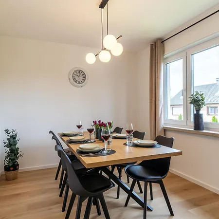Raw-flat Meier - Modern - Stylisch - Balkon - Netflix