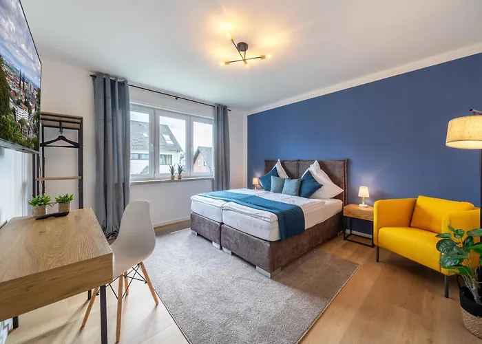 Raw-flat Meier - Modern - Stylisch - Balkon - Netflix