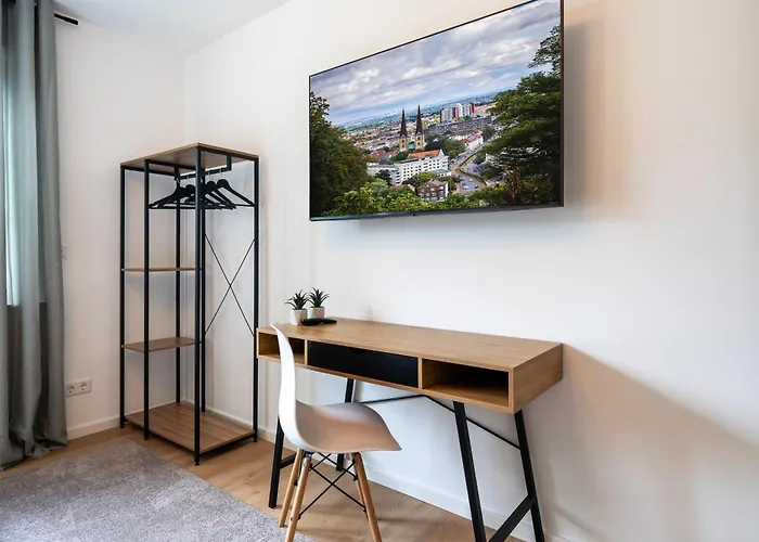 Raw-flat Meier - Modern - Stylisch - Balkon - Netflix