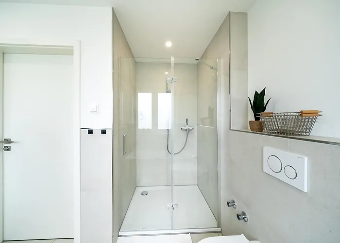 Raw-flat Meier - Modern - Stylisch - Balkon - Netflix Daire